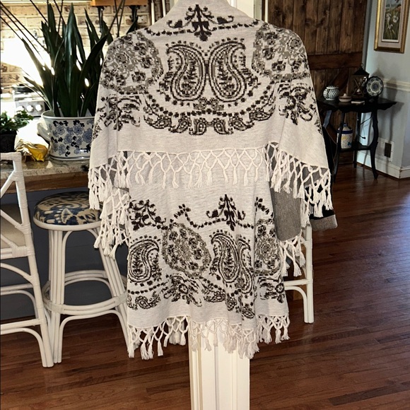 Coco + Carmen Gray and Black Fringe Poncho - Picture 5 of 5